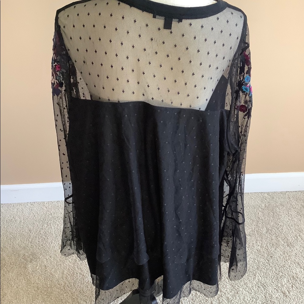 Black shirt with floral designs - Picture 3 of 6